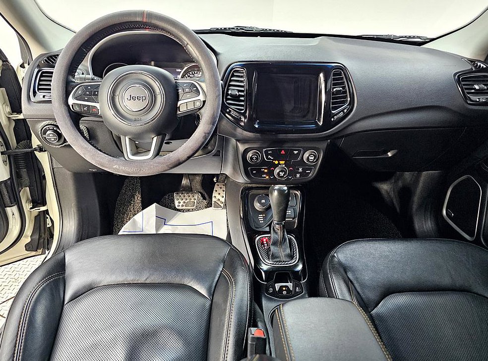 지프 컴패스 2.4 AWD 리미티드 사진 5