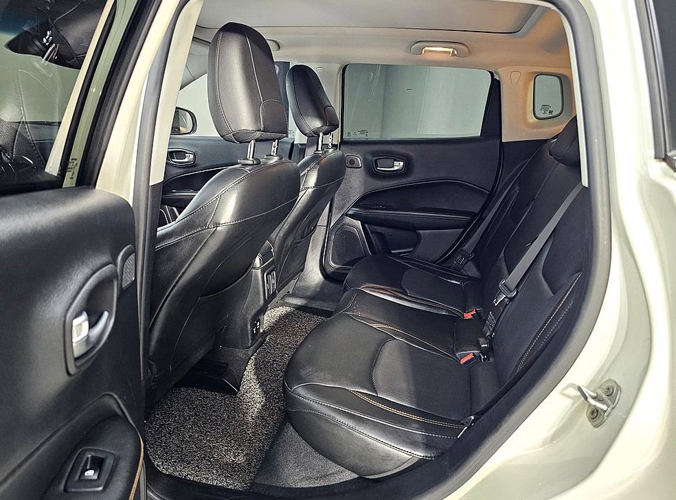 지프 컴패스 2.4 AWD 리미티드 사진 9