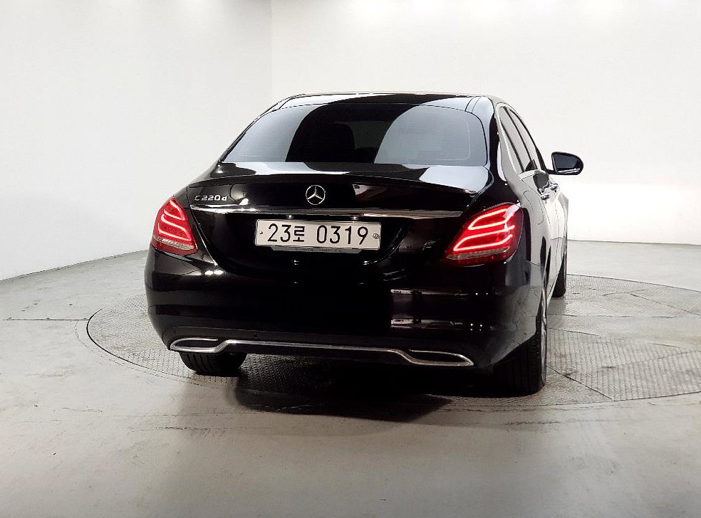 벤츠 C 클래스 C220 d 아방가르드 사진 3