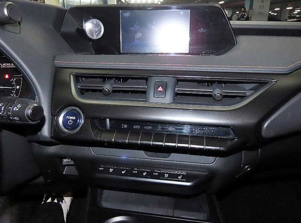 렉서스 UX 300e 사진 11