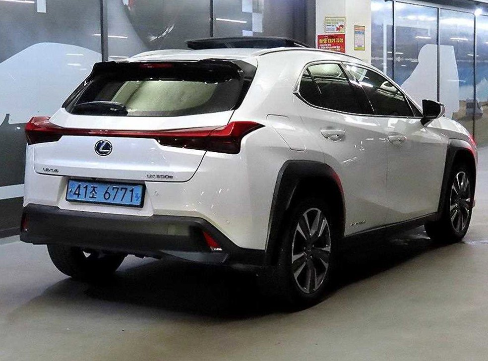 렉서스 UX 300e 사진 4