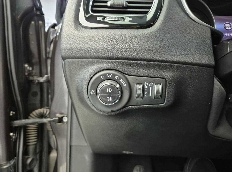 지프 컴패스 2.4 AWD 리미티드 사진 18