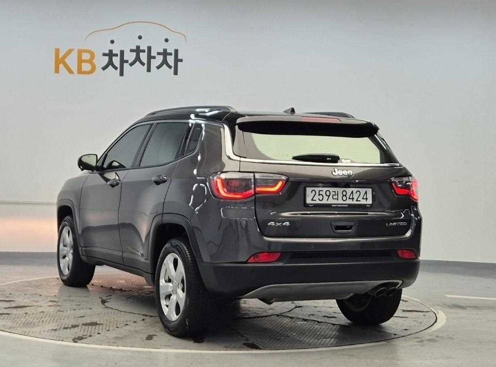 지프 컴패스 2.4 AWD 리미티드 사진 2