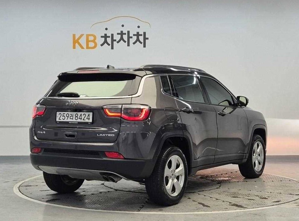 지프 컴패스 2.4 AWD 리미티드 사진 3