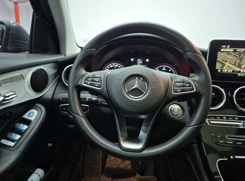 벤츠 GLC 클래스 GLC 220 d 4MATIC 사진 9
