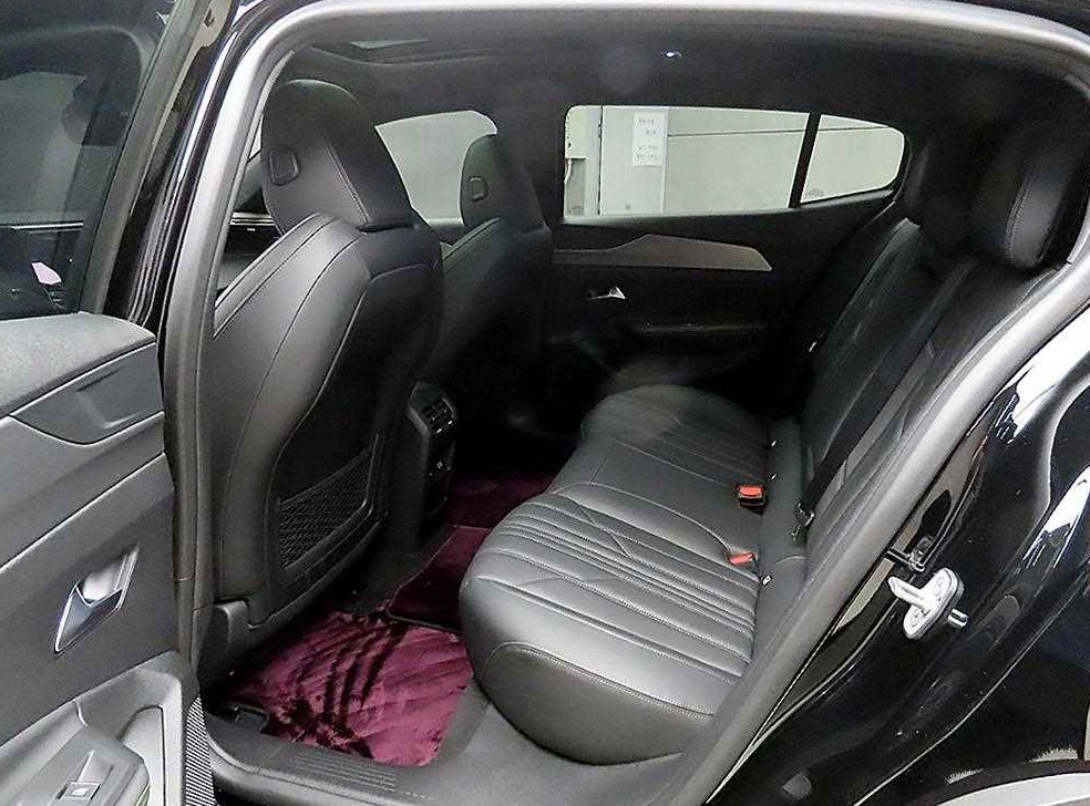 푸조 408 1.2 Pure Tech GT 사진 6