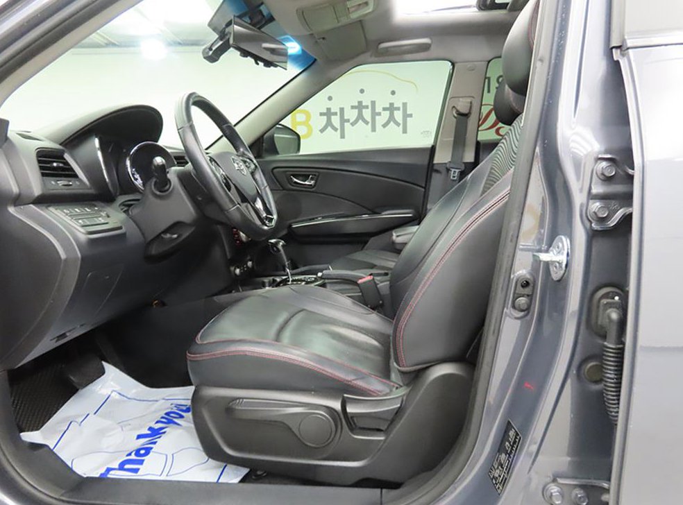 KG모빌리티(쌍용)  티볼리 4WD 디젤 1.6 RX 사진 5