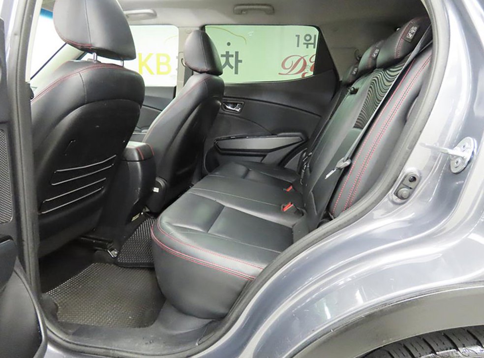 KG모빌리티(쌍용)  티볼리 4WD 디젤 1.6 RX 사진 6
