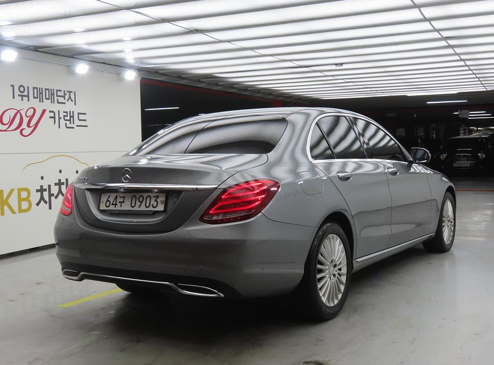 벤츠 C 클래스 C220 d 익스클루시브 사진 4