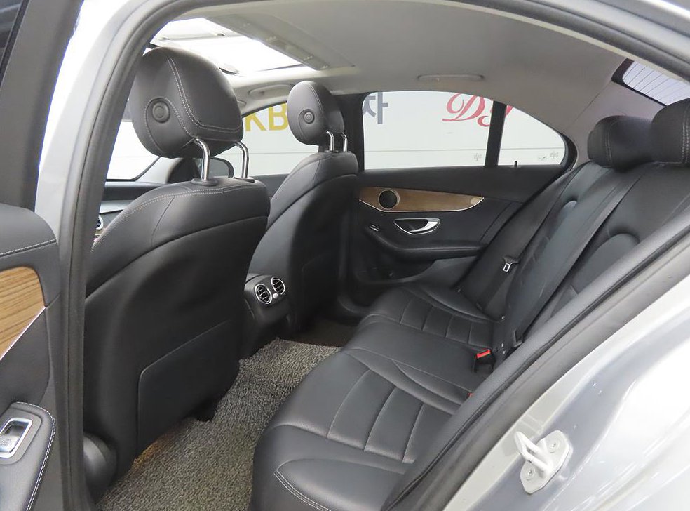 벤츠 C 클래스 C220 d 익스클루시브 사진 6