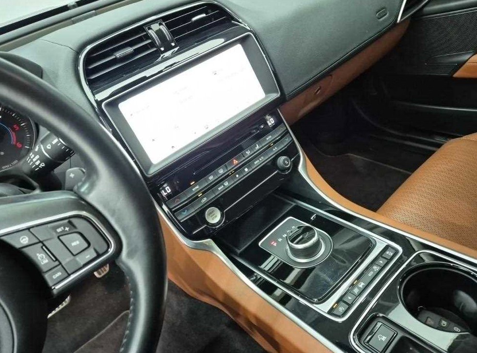 재규어 XE 2.0D 포트폴리오 AWD 사진 10