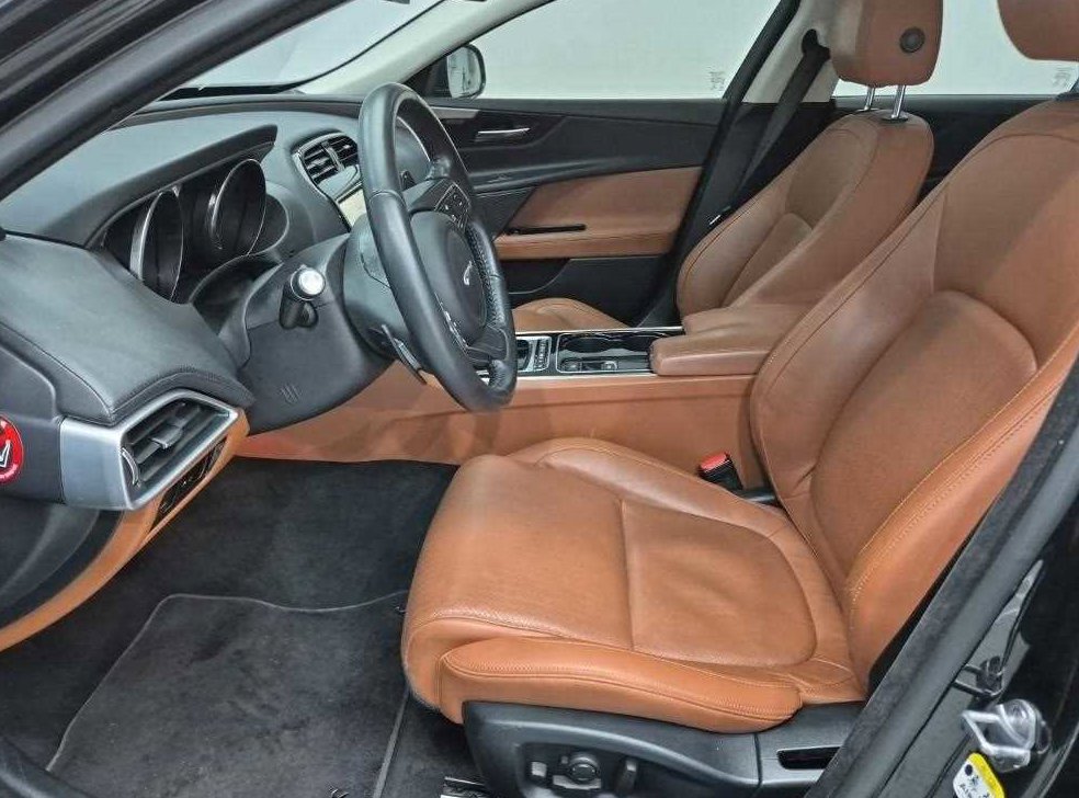 재규어 XE 2.0D 포트폴리오 AWD 사진 11