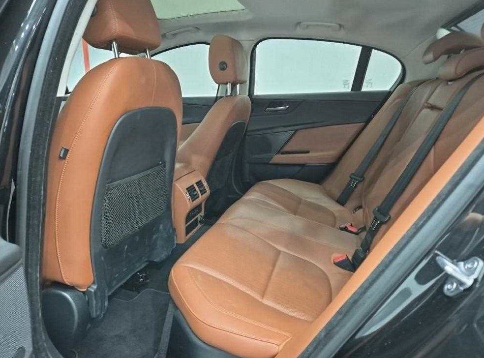 재규어 XE 2.0D 포트폴리오 AWD 사진 12
