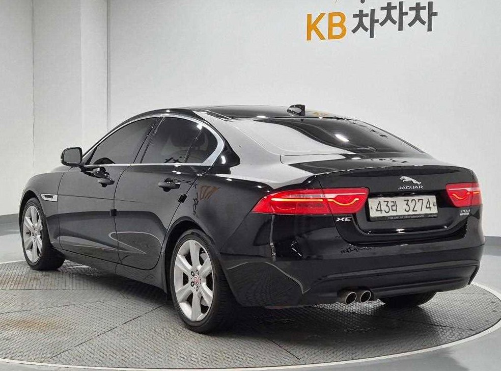 재규어 XE 2.0D 포트폴리오 AWD 사진 2