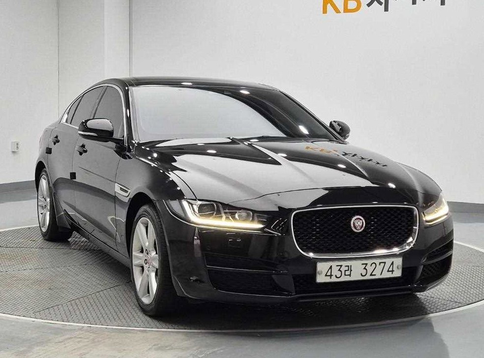 재규어 XE 2.0D 포트폴리오 AWD 사진 4