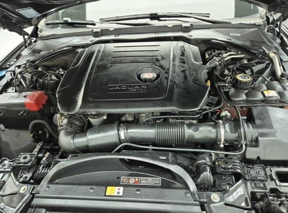 재규어 XE 2.0D 포트폴리오 AWD 사진 5