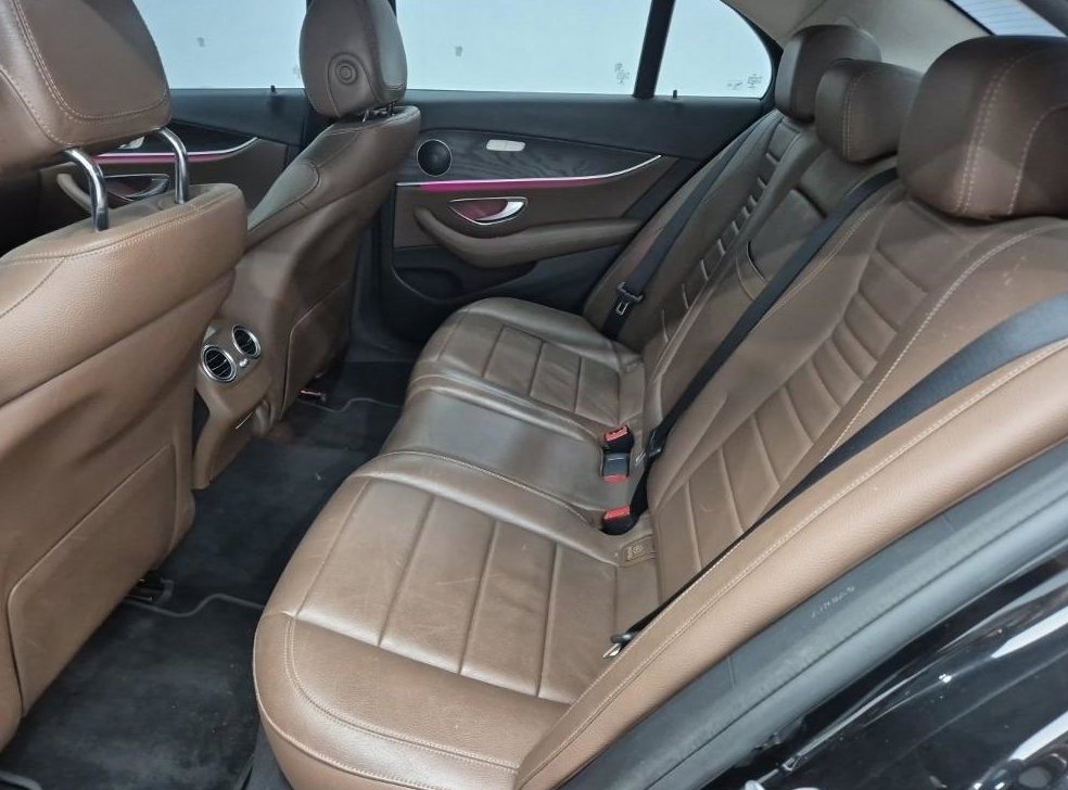 벤츠 E 클래스 E220d 아방가르드 사진 11