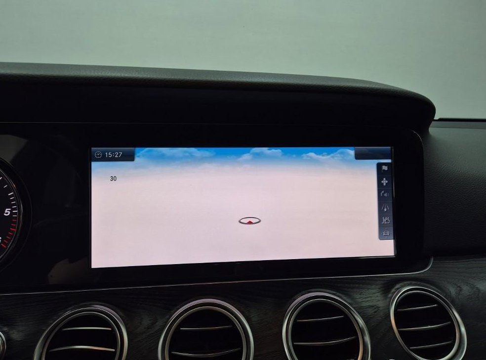 벤츠 E 클래스 E220d 아방가르드 사진 13