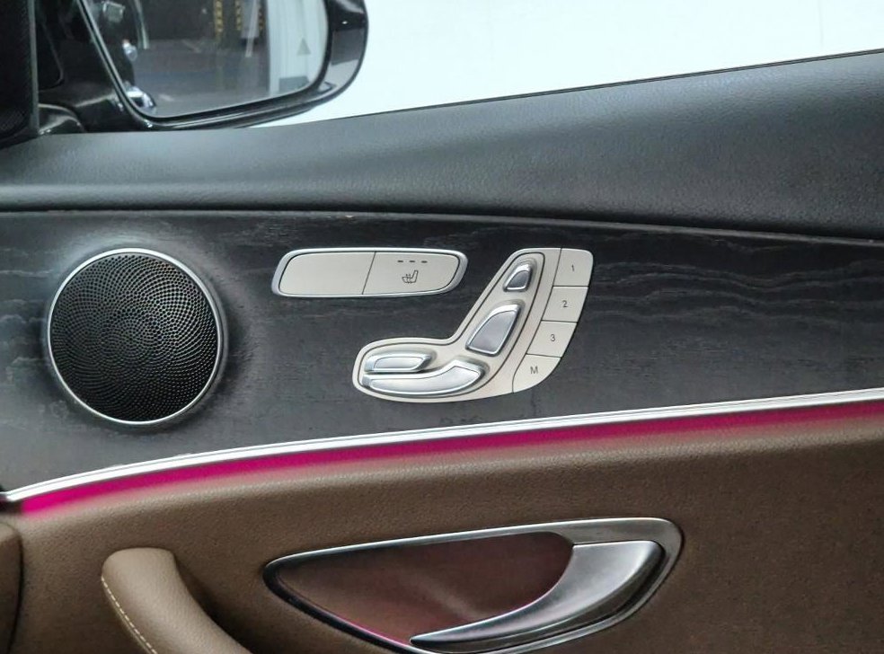 벤츠 E 클래스 E220d 아방가르드 사진 17