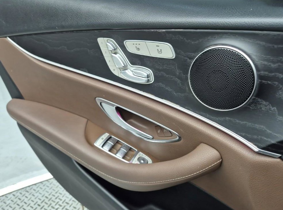 벤츠 E 클래스 E220d 아방가르드 사진 19