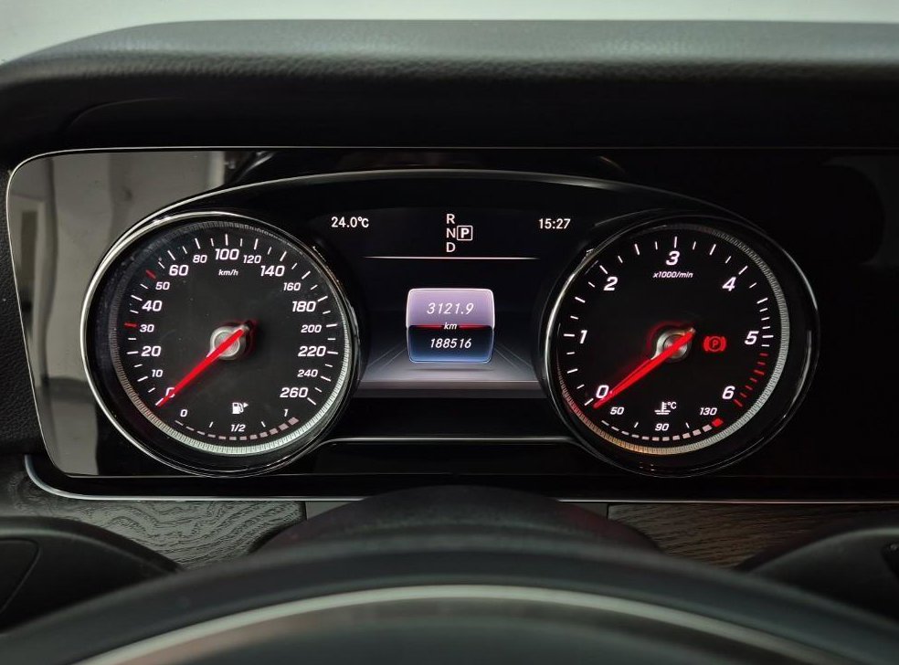 벤츠 E 클래스 E220d 아방가르드 사진 5
