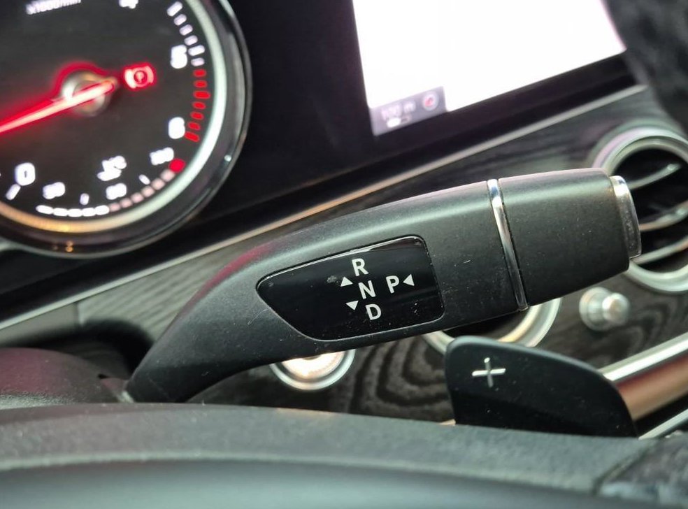 벤츠 E 클래스 E220d 아방가르드 사진 7
