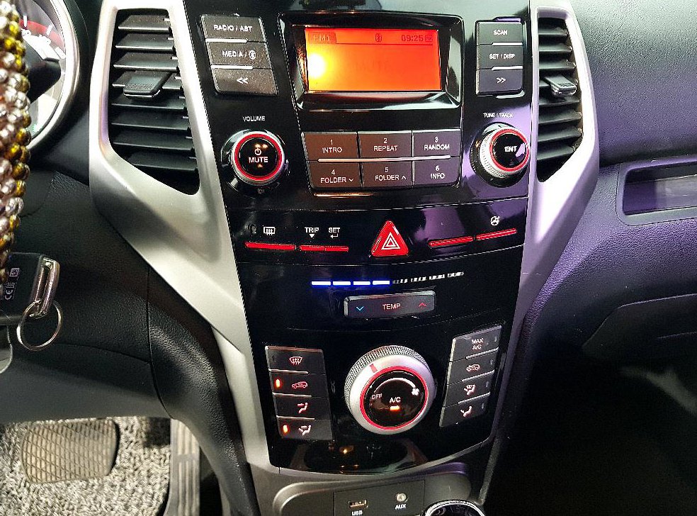 KG모빌리티(쌍용)  티볼리 가솔린 2WD 1.6 LX 사진 14