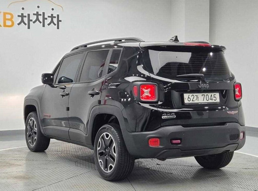 지프 레니게이드 2.0 디젤 리미티드 AWD 사진 2