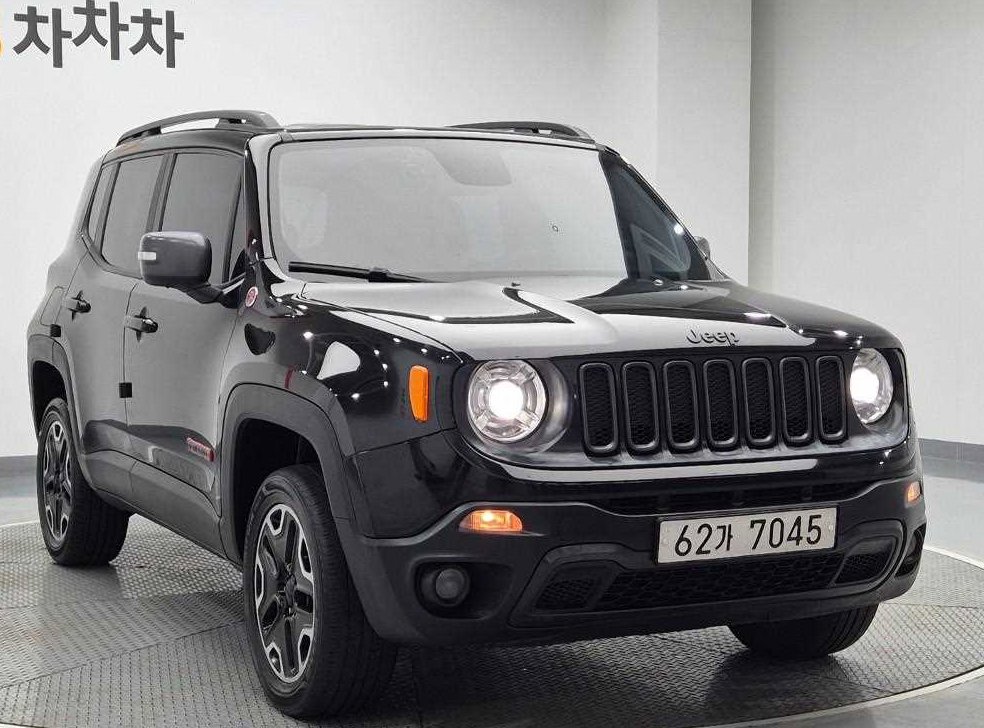 지프 레니게이드 2.0 디젤 리미티드 AWD 사진 4