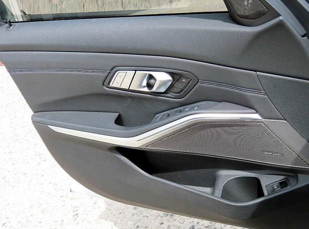 BMW 3시리즈 320i M 스포츠 사진 12