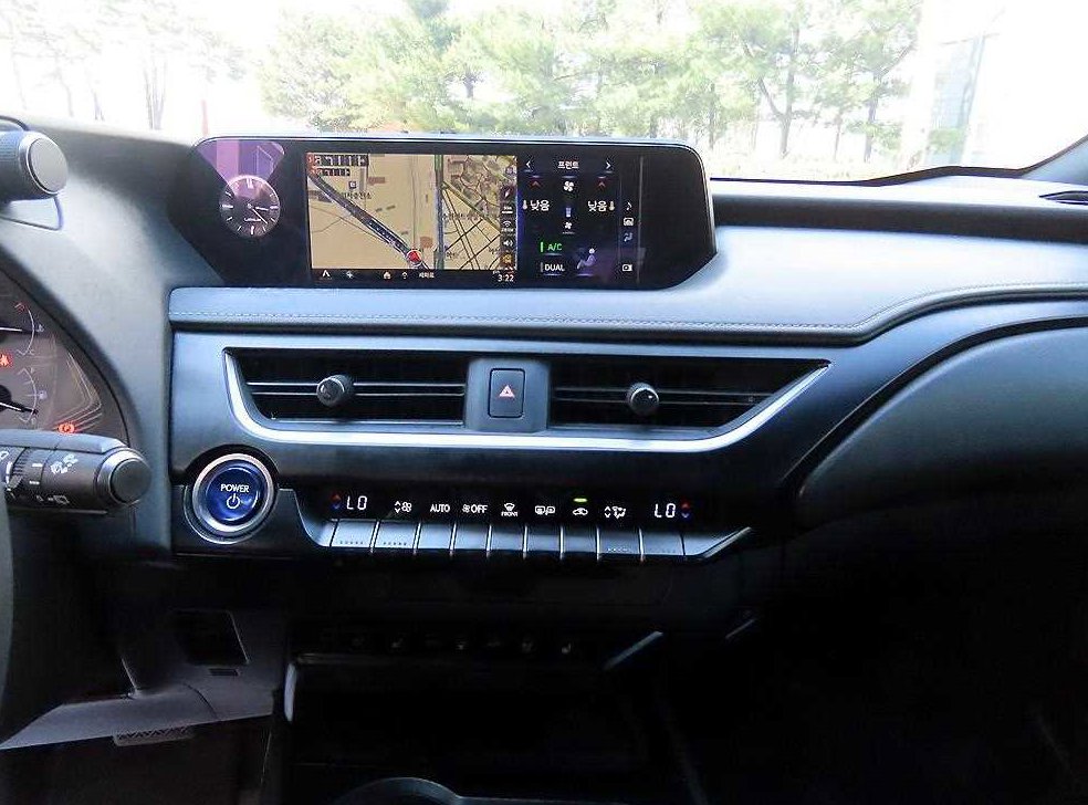렉서스 UX 2.0 AWD 사진 13