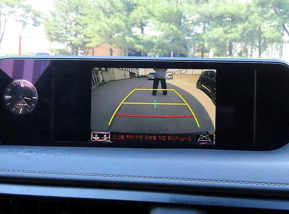 렉서스 UX 2.0 AWD 사진 14