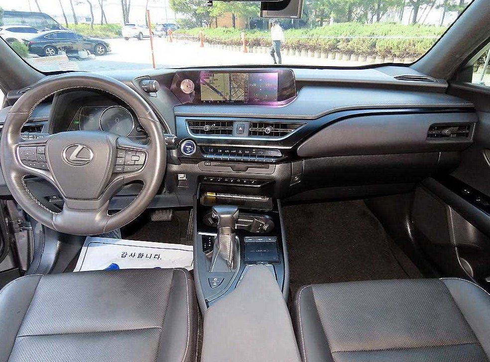 렉서스 UX 2.0 AWD 사진 7