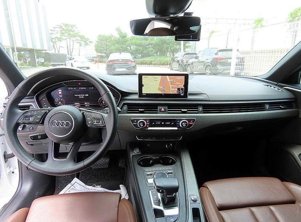 아우디 A4 40 TFSI