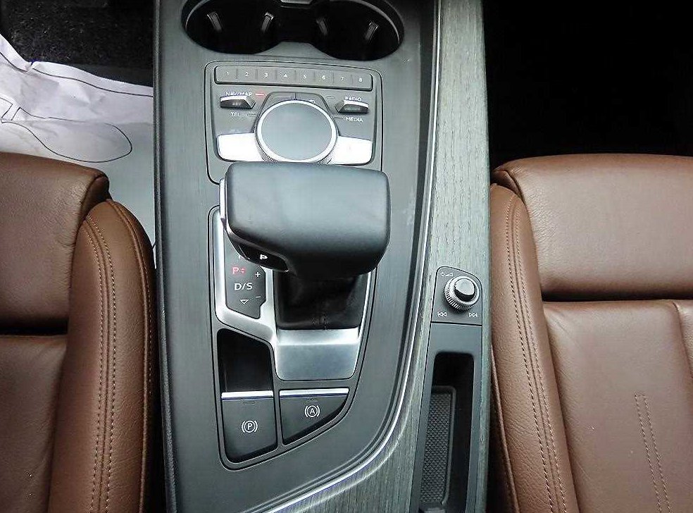 아우디 A4 40 TFSI 사진 11