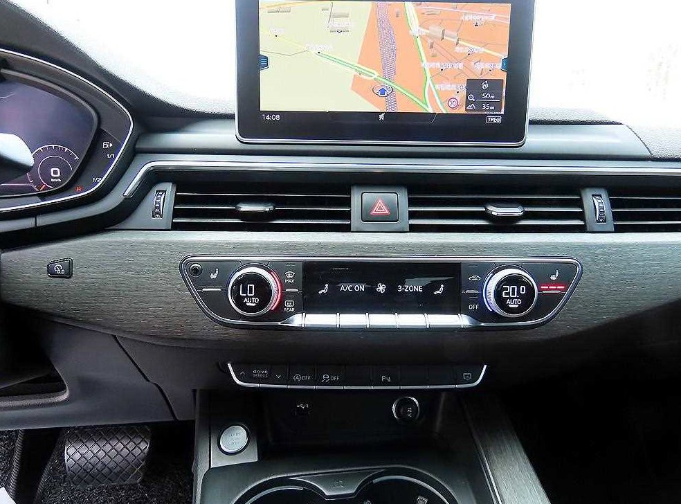 아우디 A4 40 TFSI 사진 13