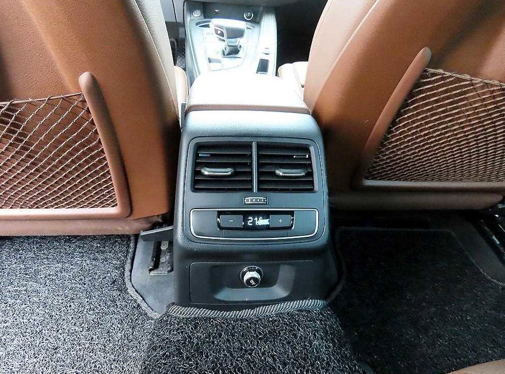 아우디 A4 40 TFSI 사진 17