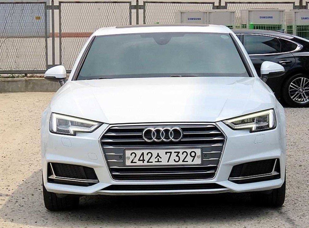 아우디 A4 40 TFSI 사진 2