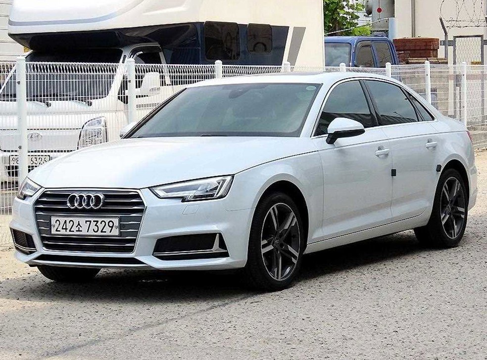 아우디 A4 40 TFSI 사진 3