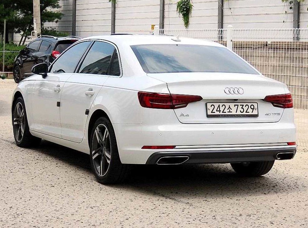 아우디 A4 40 TFSI 사진 4