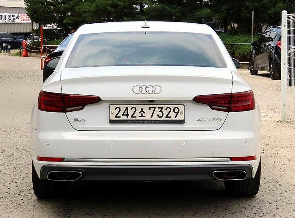 아우디 A4 40 TFSI 사진 5