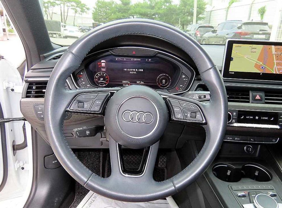 아우디 A4 40 TFSI 사진 8
