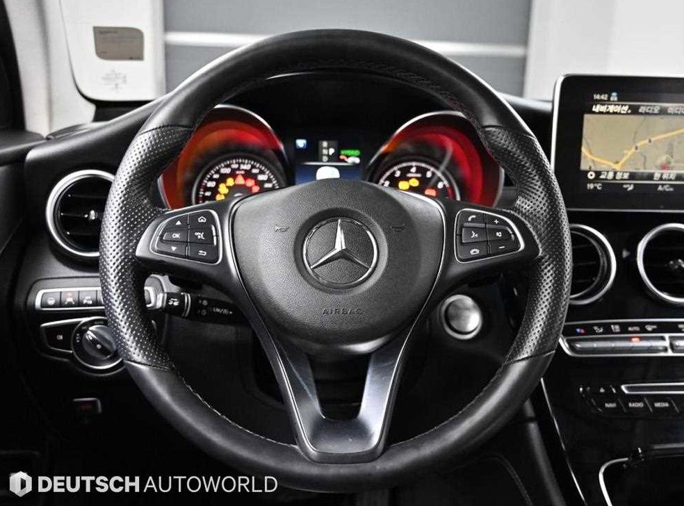 벤츠 GLC 클래스 GLC 350 e 4MATIC 사진 13