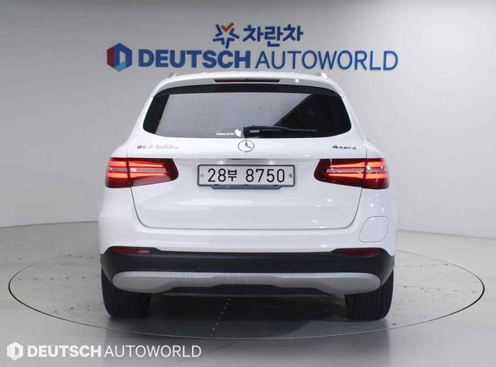 벤츠 GLC 클래스 GLC 350 e 4MATIC 사진 4