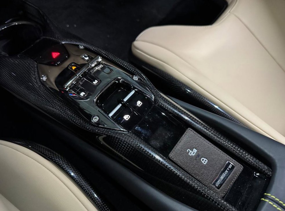 페라리 296 3.0 V6 PHEV 사진 12