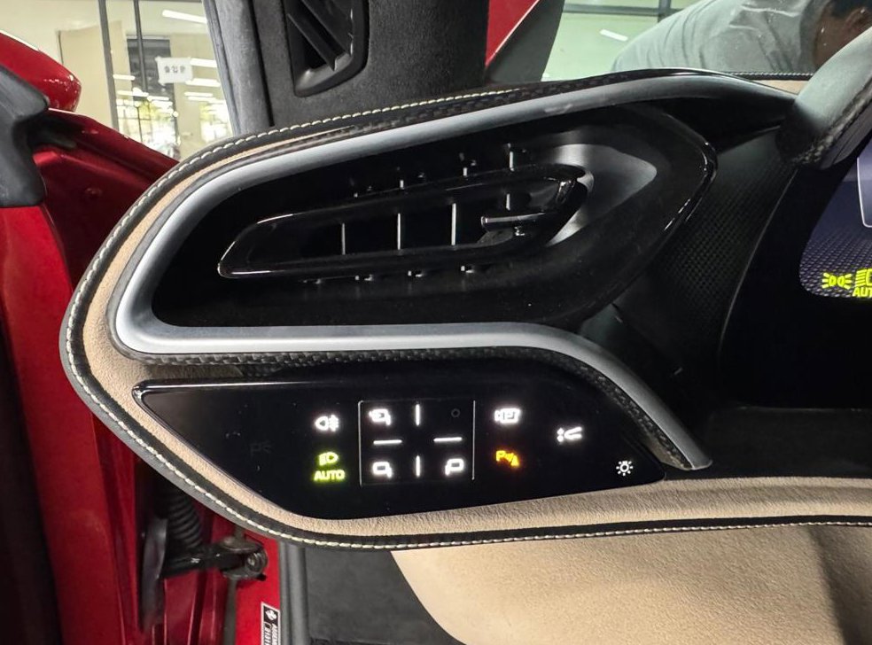 페라리 296 3.0 V6 PHEV 사진 9