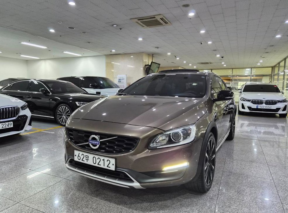 볼보 V60 2.5 T5 AWD
