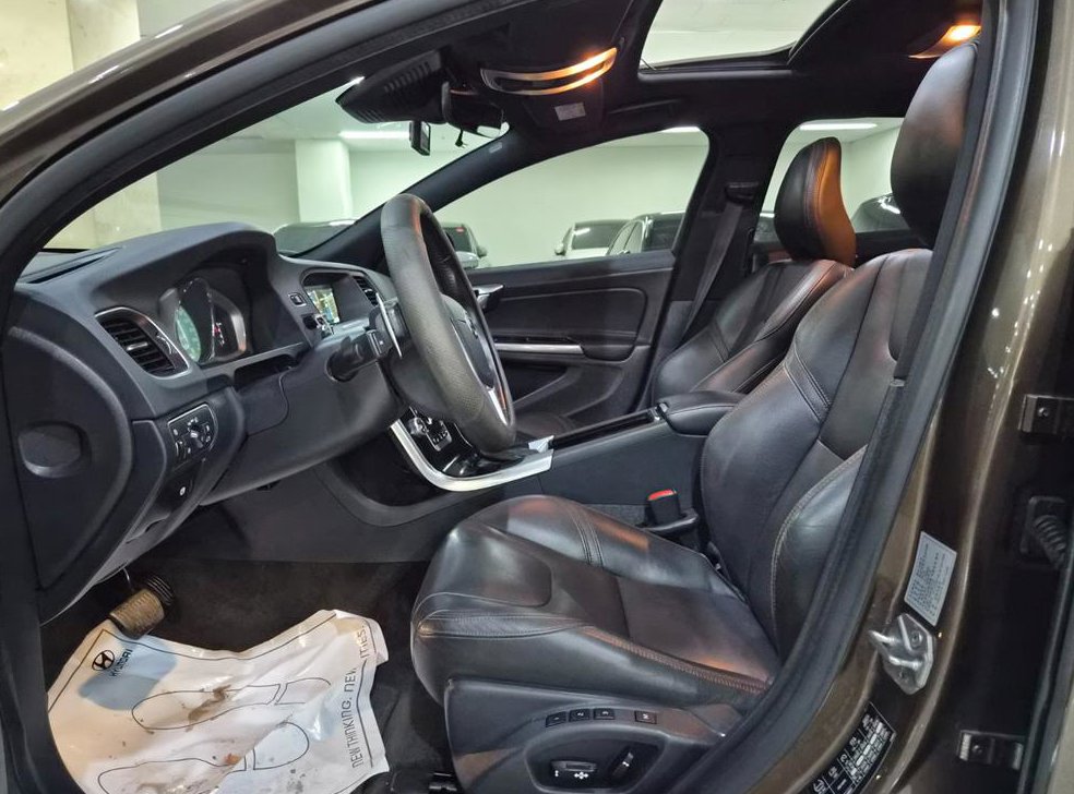 볼보 V60 2.5 T5 AWD 사진 12