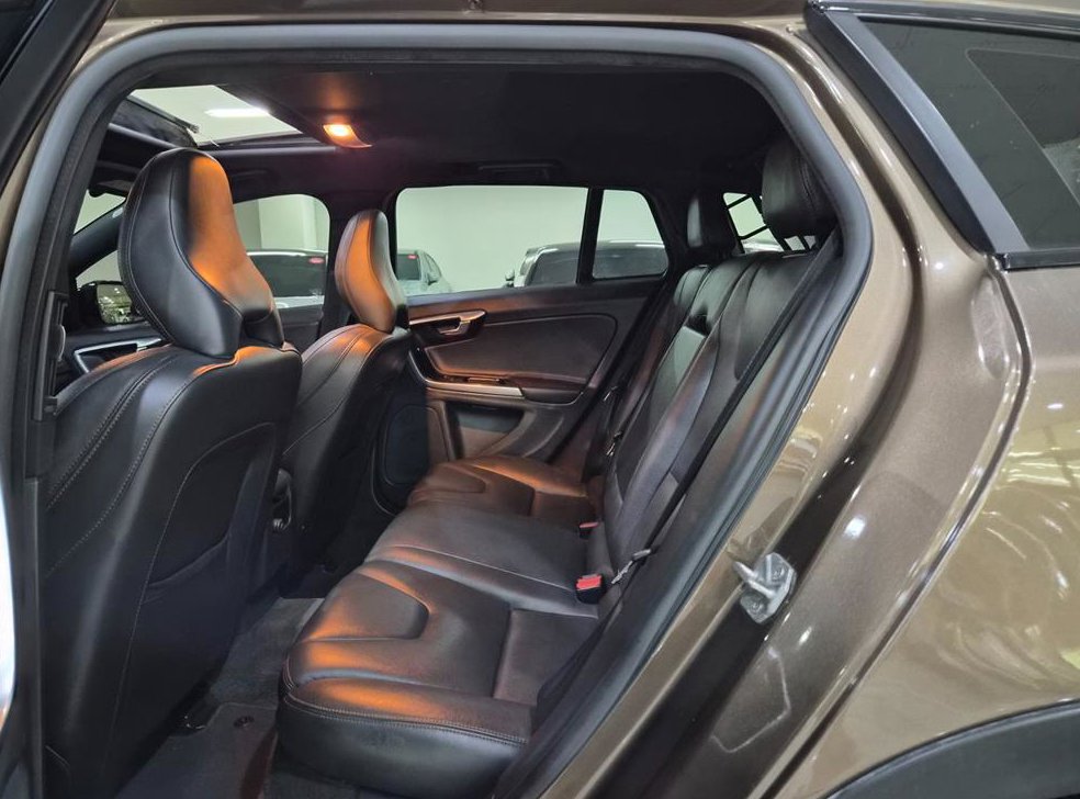 볼보 V60 2.5 T5 AWD 사진 13