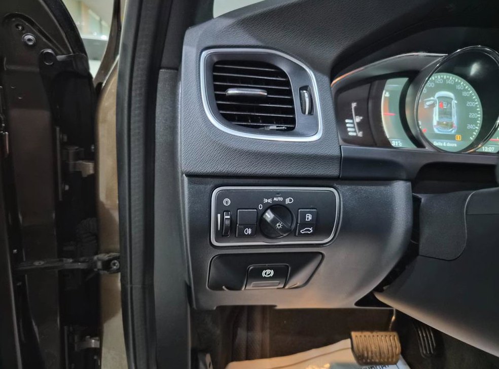 볼보 V60 2.5 T5 AWD 사진 16